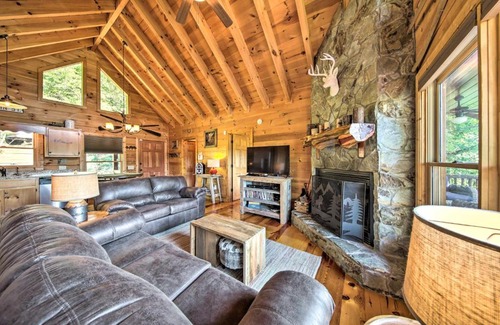 Blue Ridge House | Secluded Blue Ridge Cabin Walk to Trails!
