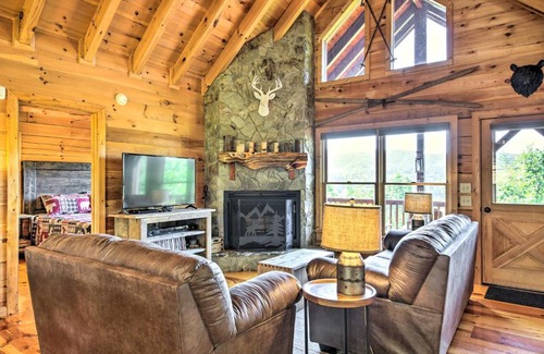 Blue Ridge House | Secluded Blue Ridge Cabin Walk to Trails!