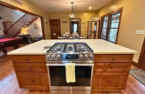 Mentone Cabin | Secluded Cabin | Games, Fire Pit, Hot Tub, Pet OK