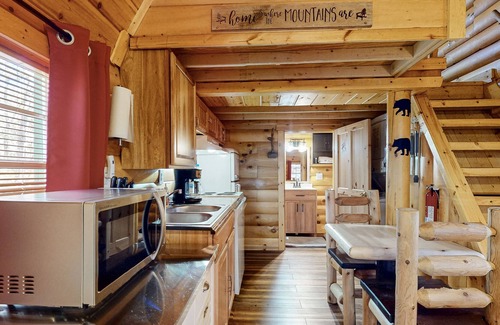Newport Cabin | Secluded cabin with modern amenities, hot tub, fireplace, & grill - dog-friendly