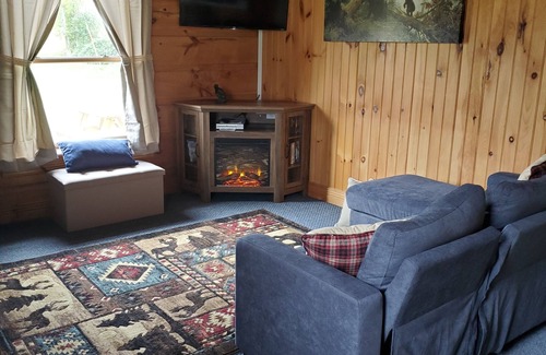 Uniontown Cabin | Secluded cabins with fishing pond on the Mississippi River Hills Wine Trail