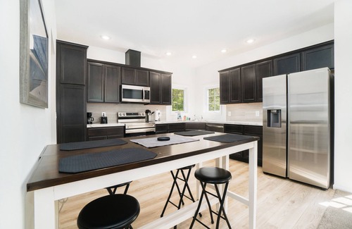 Honor Cottage | Secluded & contemporary cottage with a washer/dryer, central AC, & firepit