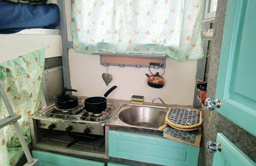 Welcombe Cabin | Secluded converted horsebox Retreat in Welcombe