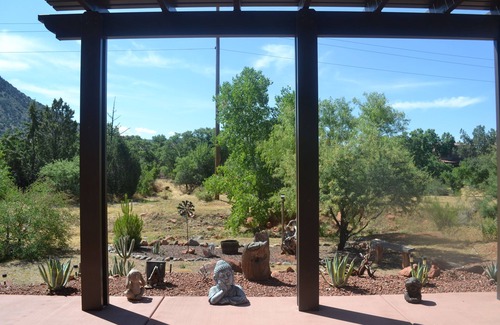 Oak Creek House | Secluded Courtyard and Green Belt, find your Zen!