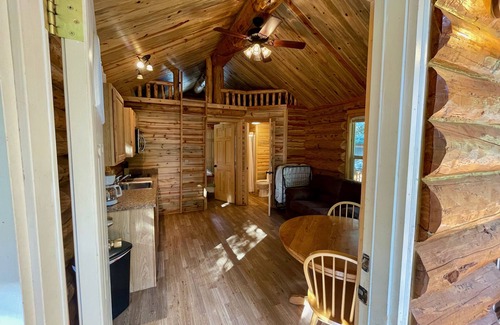 Coaldale Cabin | Secluded Creekside Cabin