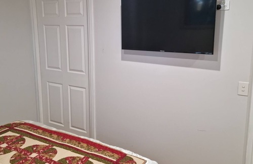 Yackandandah House | Secluded farm stay with amazing views