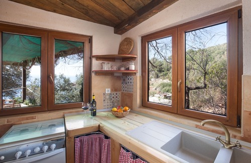 Gdinj House | Secluded fisherman's cottage Cove Tvrdni Dolac, Hvar (K-13018)