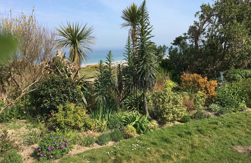 Lelant Apartment | Secluded Ground floor Apartment With Sea Views On Golf Course.