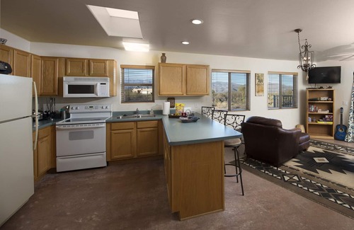 Old Spanish Trail Estates House | Secluded Guest Home with Amazing Mountain Views