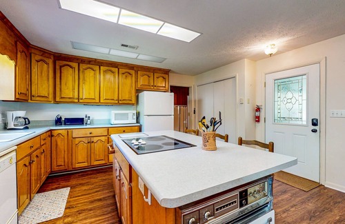 Otto House | Secluded home on 13 acres with jetted tub, screened porch & wildlife sightings