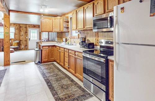 Honor House | Secluded Home with Firepit, Gas Grill, WIFI, WFH Station & Private W/D