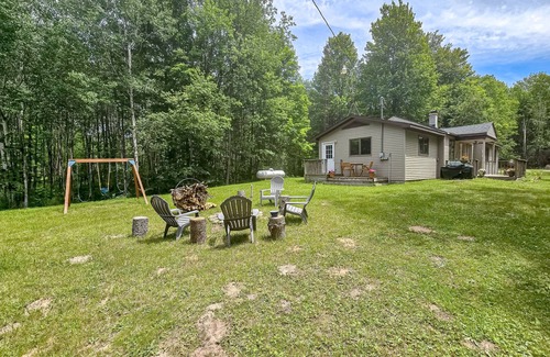 Honor House | Secluded Home with Firepit, Gas Grill, WIFI, WFH Station & Private W/D