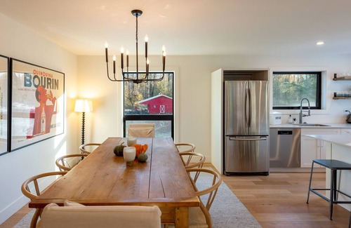 Sea to Sky Highway House | Secluded house in Pemberton | Mount Currie Views | Sauna