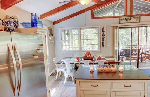 Gumlog Cabin | Secluded Lake Front Cabin - on Lake Hartwell, with Dock, Fenced Yard, Fire Pit.