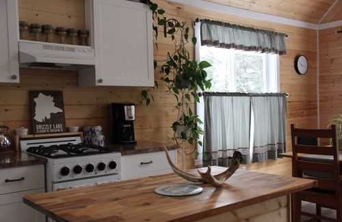 Bridge Lake House | Secluded lakefront Cabin