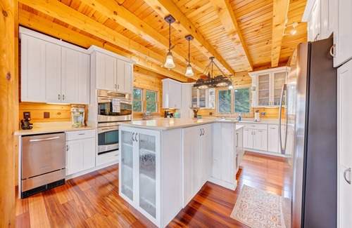 Staunton River House | Secluded Lakefront Cabin Resort: 5400sqft 6BR, 5ba