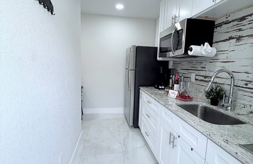 Citrus Park House | Secluded Lovers’ Escape – Cozy Apartment with Jacuzzi Under the Stars"