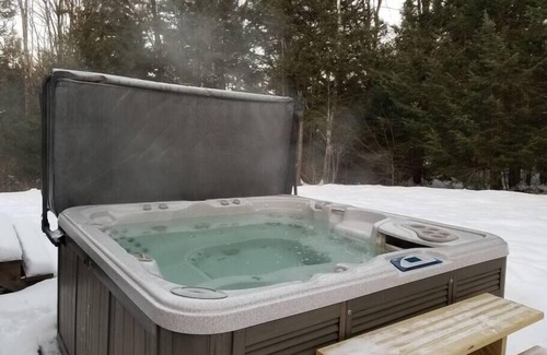 Woodsville House | Secluded Lumberjack Cabin w/Hot Tub, Pool & Lake
