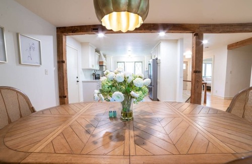 La Crosse House | Secluded luxury House in the Hills w/king bed