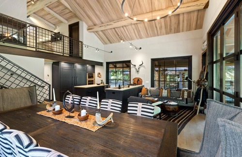 Dolores House | Secluded Luxury Nature Retreat- Private Cabins - Hot Tub - Drive to Telluride