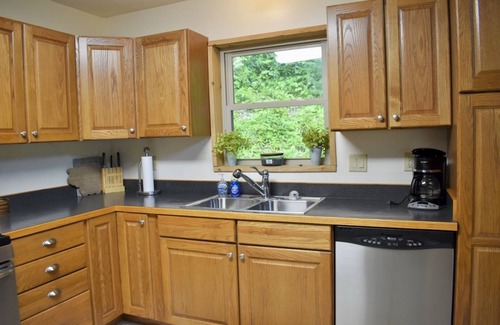 Burnsville Cabin | Secluded Mountain 4 Bedroom Cabin