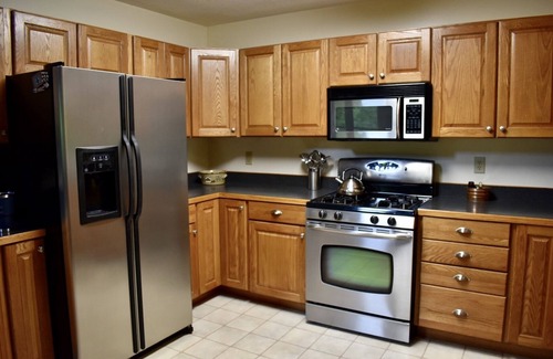 Burnsville Cabin | Secluded Mountain 4 Bedroom Cabin