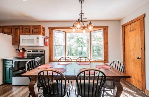 Edinburg House | Secluded Mountain Home Features Breathtaking Valley Views and Hot Tub