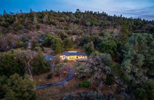 Oakhurst Villa | Secluded Mtn Top Family Haven with Spa, Views & Arcade