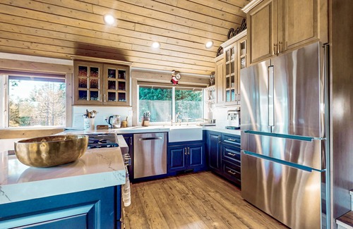 Cle Elum House | Secluded mtn-view home with game room, private hot tub, outdoor kitchen, & grill