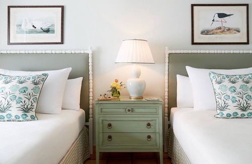 Austin Hotel | Secluded Pampering at a Lakeside Lodge with Award-Winning Spa Treatments