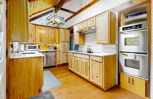 Blaine Cabin | Secluded, peaceful waterfront cabin with furnished patio & full kitchen