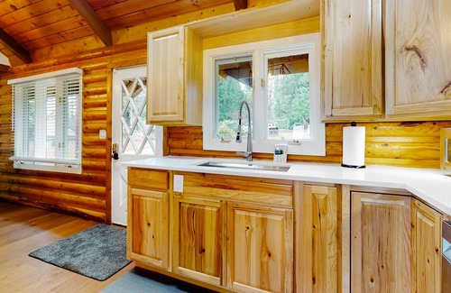 Blaine Cabin | Secluded, peaceful waterfront cabin with furnished patio & full kitchen