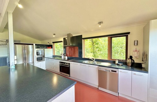 Apollo Bay House | Secluded pet friendly holiday retreat