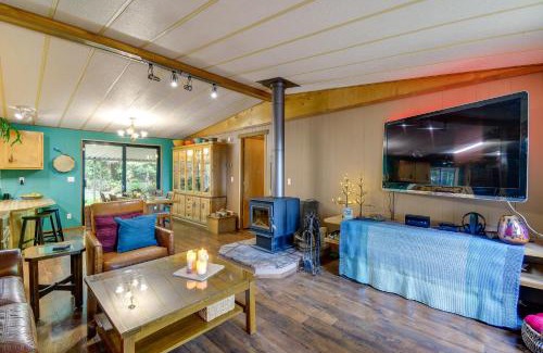 Adelma Beach House | Secluded Port Townsend Retreat Pets Welcome!