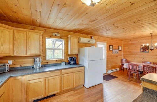 Briar Crest Woods Cabin | Secluded Retreat near Ski Resorts: Hot Tub, BBQ