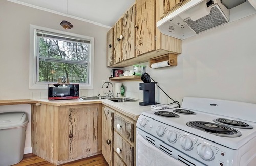 Homosassa Cottage | Secluded Retreat – Walk to Boat Launch!