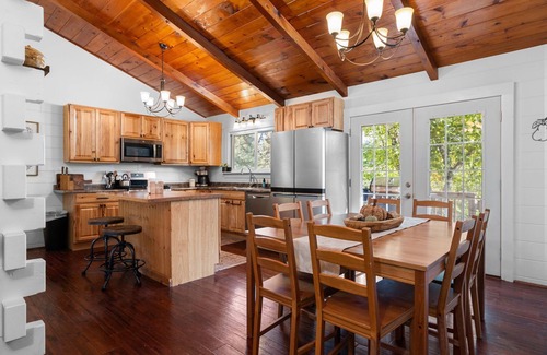 Grayling House | Secluded River Retreat-Fall color tours, Park and ride to trails, Family getaway