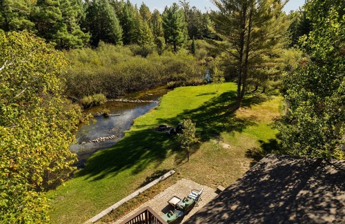 Grayling House | Secluded River Retreat-Fall color tours, Park and ride to trails, Family getaway