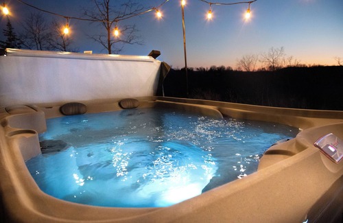 Newton County Cabin | Secluded Spa Cabin: Hot Tub, Sauna, Cold Plunge