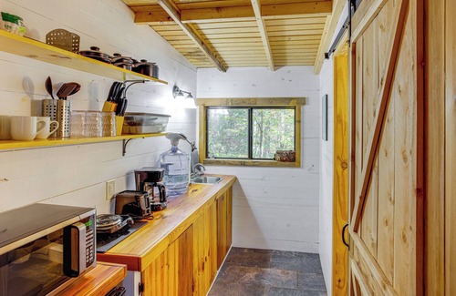 Tallassee Apartment | Secluded Tallassee Cabin w/Fire Pit & Porch!