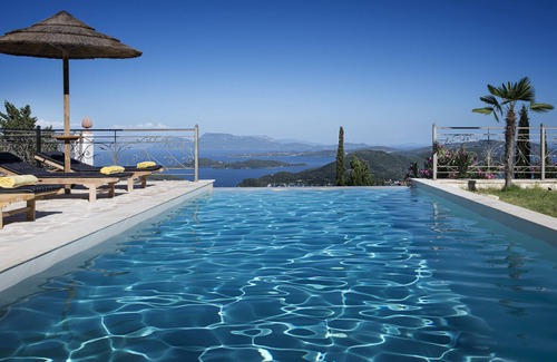 Vavkeri Villa | Secluded THE VIEW Villa ideal for 10 adults & 7 kids w/t ping pong & pool