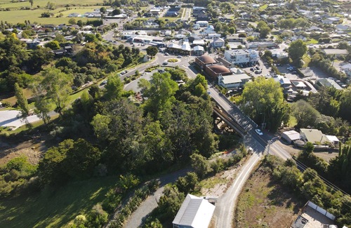 Matakana Cottage | Secluded Two Bedroom Cottage Seconds away from Matakana