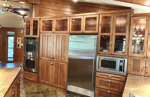 Eureka Springs House | Secluded Waterfront Lakehouse!- Gourmet kitchen, private swim dock, fire pit!