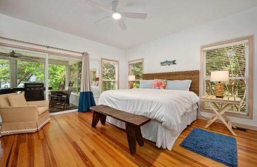 Perdido Beach House | Secluded Waterfront Retreat for 23 - Dock Pets OK
