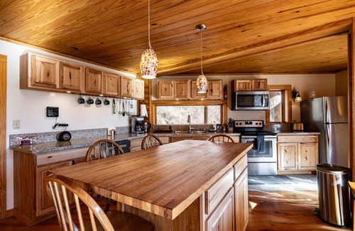 Stanardsville House | Secluded Zen River Retreat