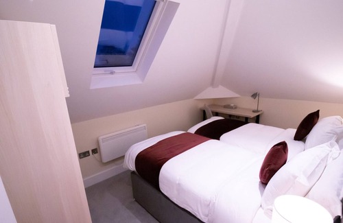 Rushmoor District Apartment | Second Floor, E-Elite-Suite-Private Bathroom