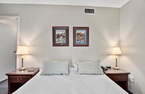 North East House | Second Floor East Standard Suite