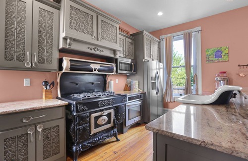 Washington House | Second Floor Suite