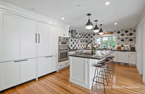 Orleans House | "Second Wind" :039-O An Orleans Estate with large heated pool, spa, on Town Cove; sleeps 24