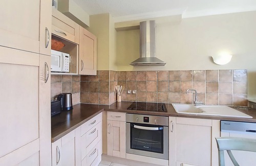 Callian Apartment | Secure Apartment in Callian: Pool, Near Lake, Golf & Vineyards, Pet-Friendly